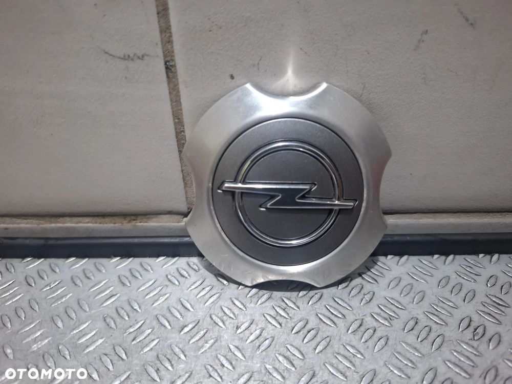 Dekielek oryginał Opel Corsa D 2008 rok nr 13153232 - 2