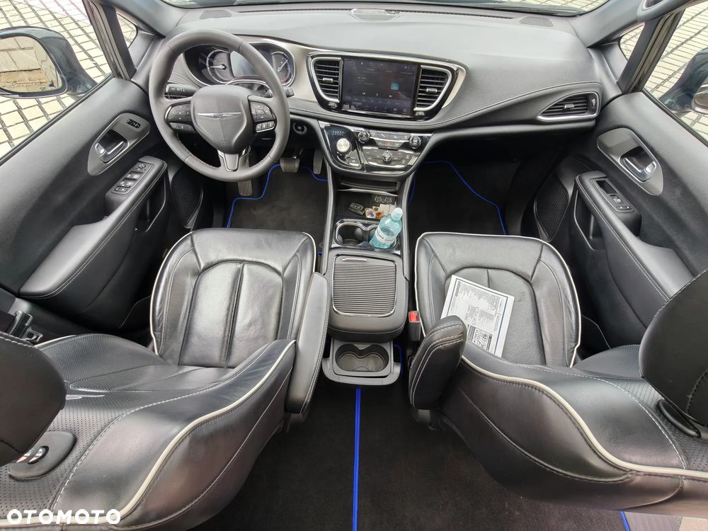 Chrysler Pacifica - 34