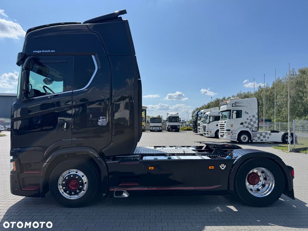 Scania S 590 V8 BOGATA WERSJA 6 PODUSZEK - 9