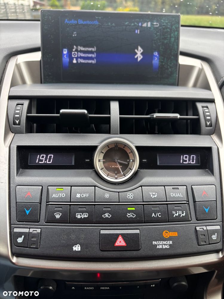 Lexus NX 300h Elite AWD - 26