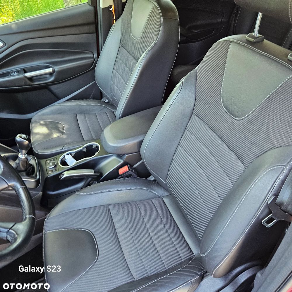 Ford Kuga 1.5 EcoBoost 2x4 Titanium - 16