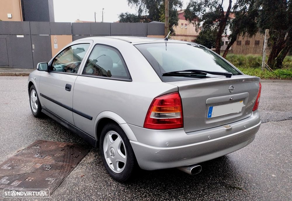 Opel Astra 1.6i Sport - 4