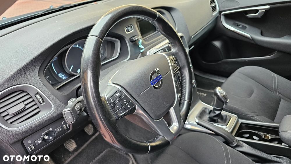 Volvo V40 T3 Momentum - 28
