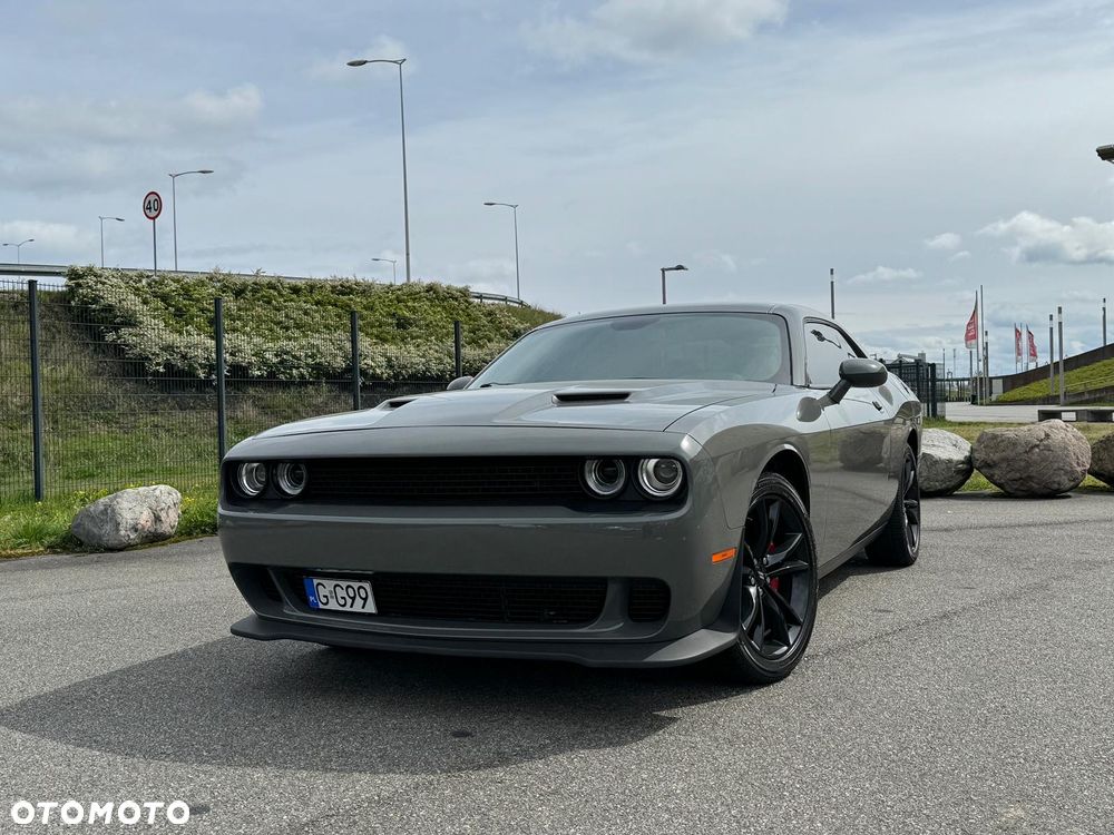 Dodge Challenger - 2