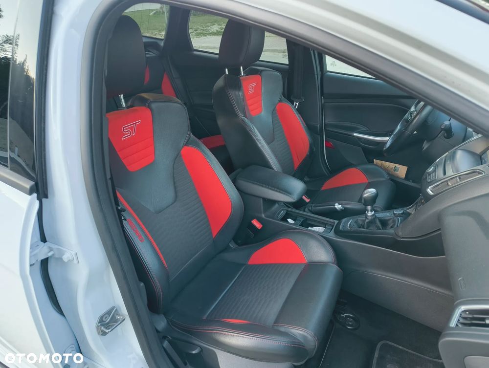 Ford Focus 2.0 EcoBoost ST - 9