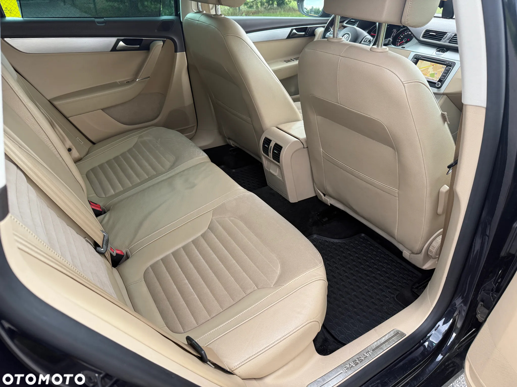 Volkswagen Passat - 11