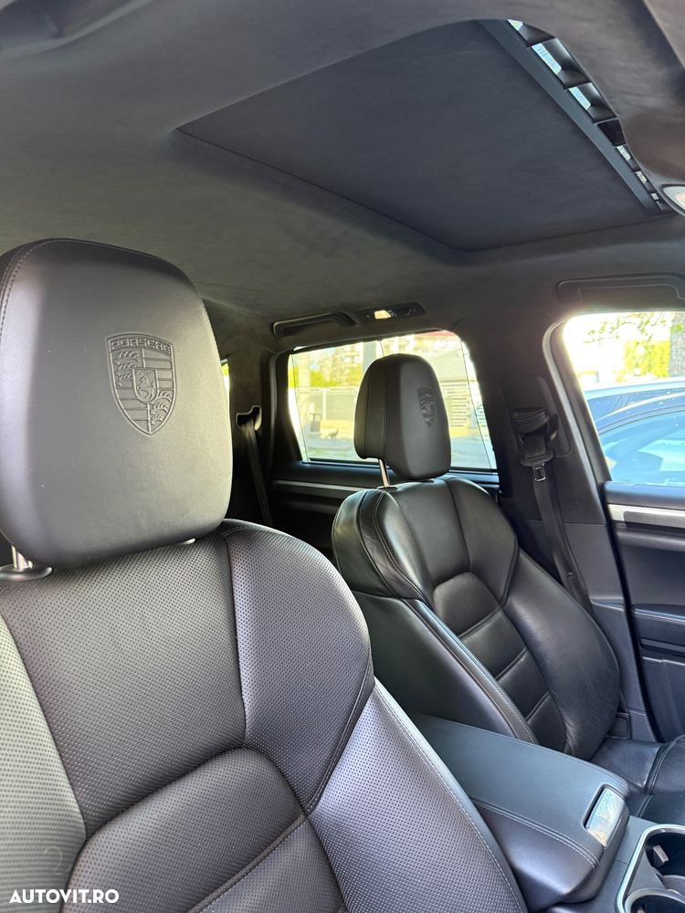 Porsche Cayenne Turbo S Tiptronic S - 8