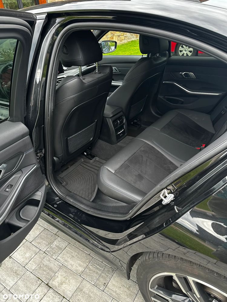 BMW Seria 3 318i M Sport - 9