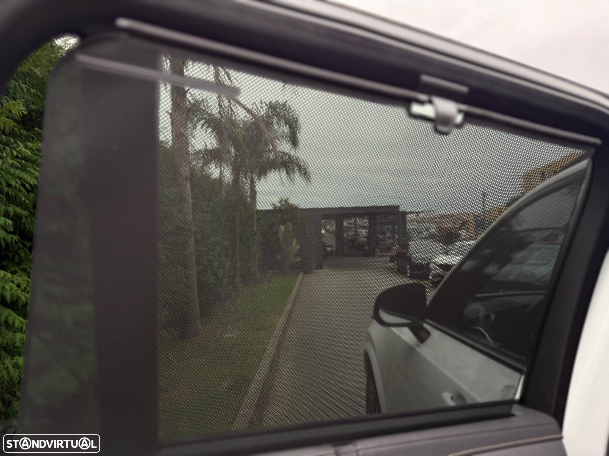 Volvo XC 90 2.0 B5 R-Design AWD - 45