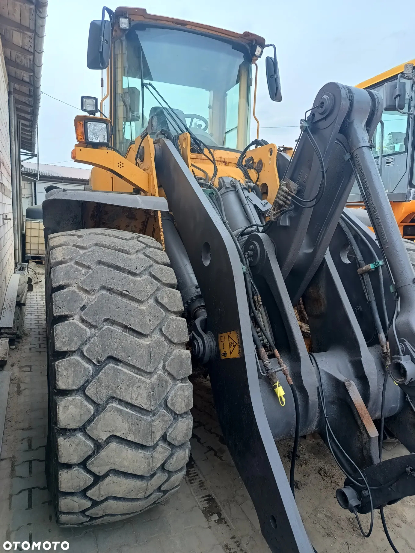 Volvo L120E - 17