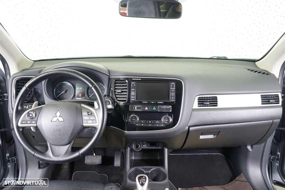 Mitsubishi Outlander 2.0 4WD Plus - 20