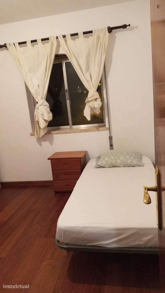 Quarto - localizado em Nogueiras Coimbra - Grande imagem: 3/19