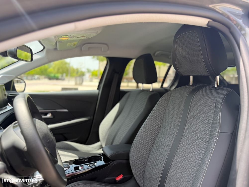 Peugeot e-208 Style - 32