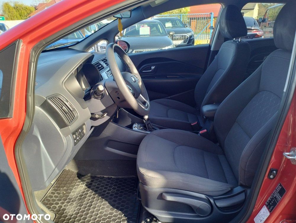 Kia Rio - 8