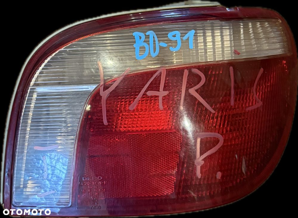 Lampa Tył Tylna Lampa PRAWA TOYOTA YARIS I - 1
