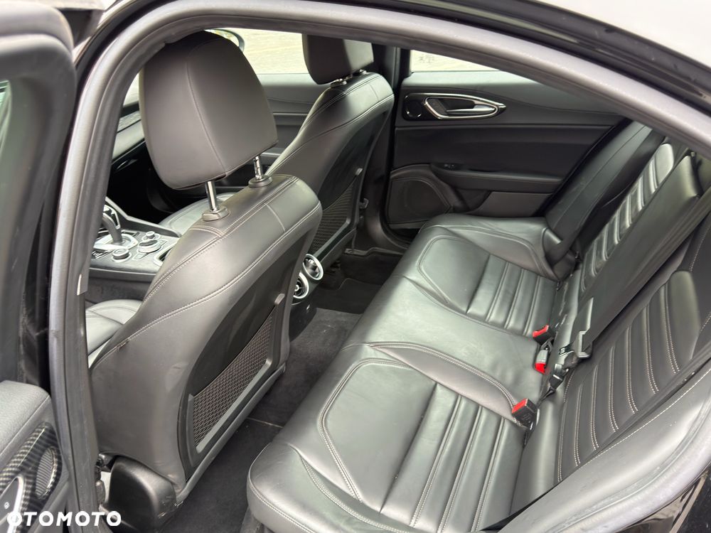 Alfa Romeo Giulia - 9