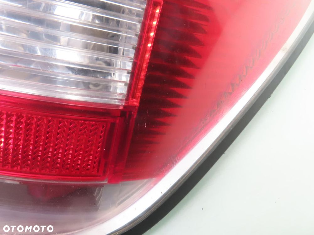 LAMPA PRAWA TYLNA OPEL ASTRA III H KOMBI 13223674 - 7