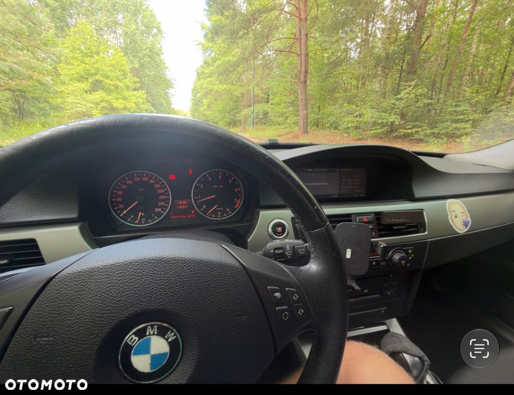 BMW Seria 3 330i - 12