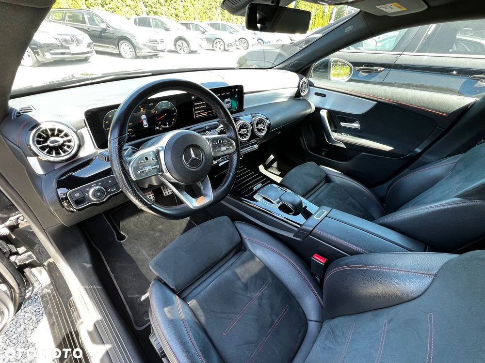 Mercedes-Benz CLA 220 4-Matic AMG Line 7G-DCT - 11