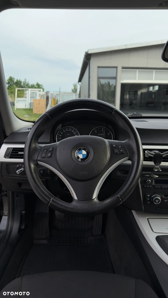 BMW Seria 3 318d - 14