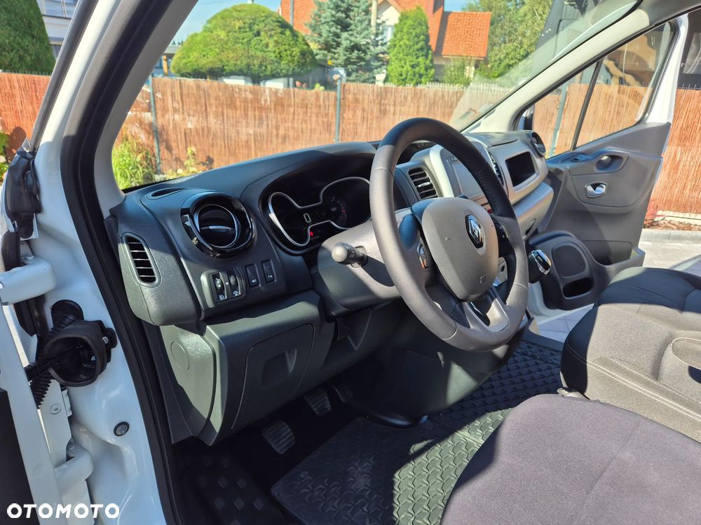 Renault Trafic - 16