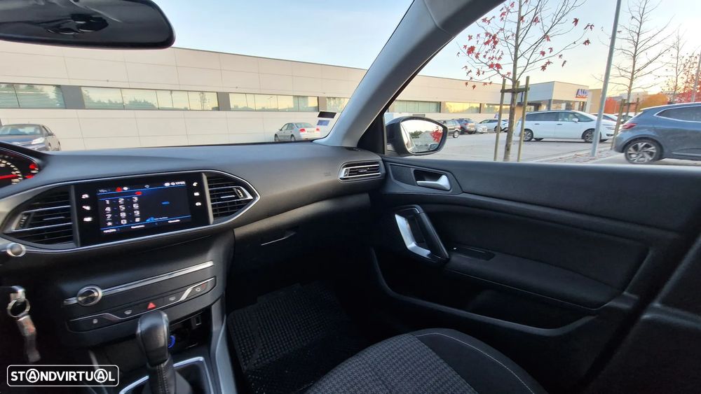 Peugeot 308 SW BlueHDi 130 EAT8 Allure - 14