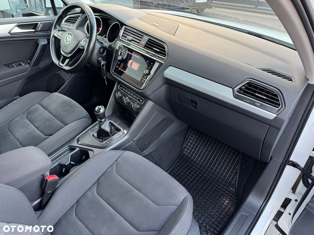 Volkswagen Tiguan 2.0 TDI Perfectline R-Style - 19