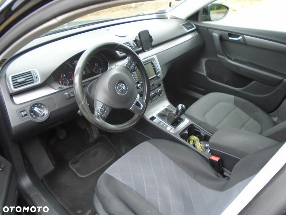 Volkswagen Passat 2.0 TDI Comfortline - 8