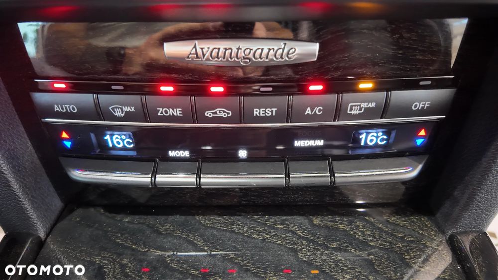 Mercedes-Benz Klasa E 350 CDI DPF BlueEFFICIENCY 7G-TRONIC Avantgarde - 29