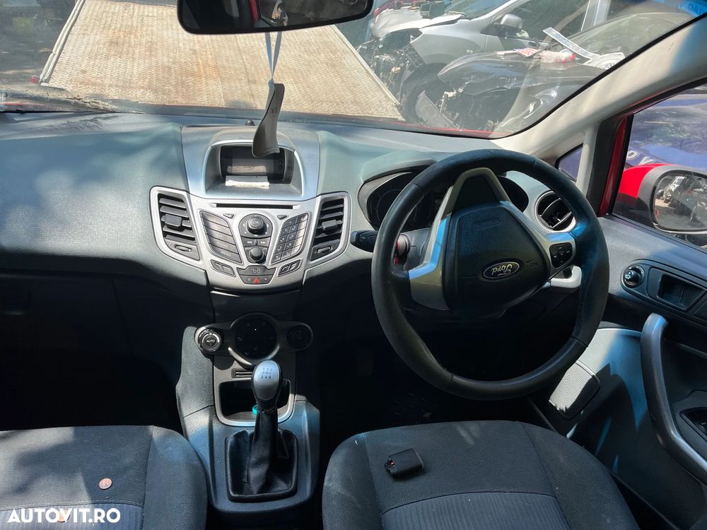 Dezmembrez Ford Fiesta MK6 2012 rosu benzina - 10