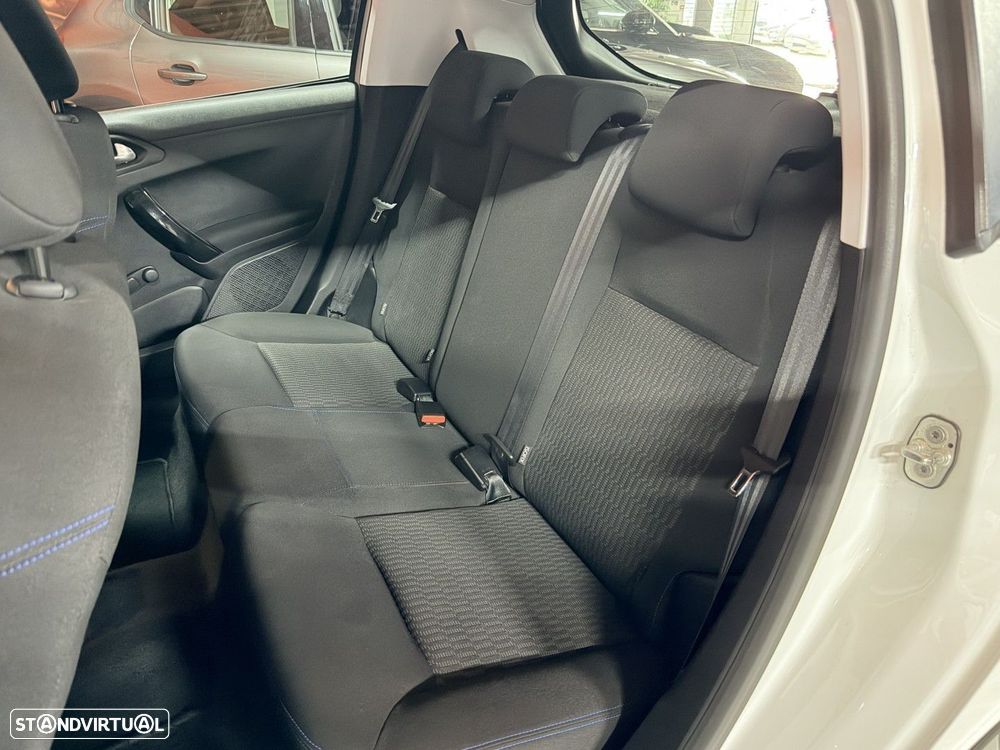 Peugeot 208 1.2 PureTech Signature - 7