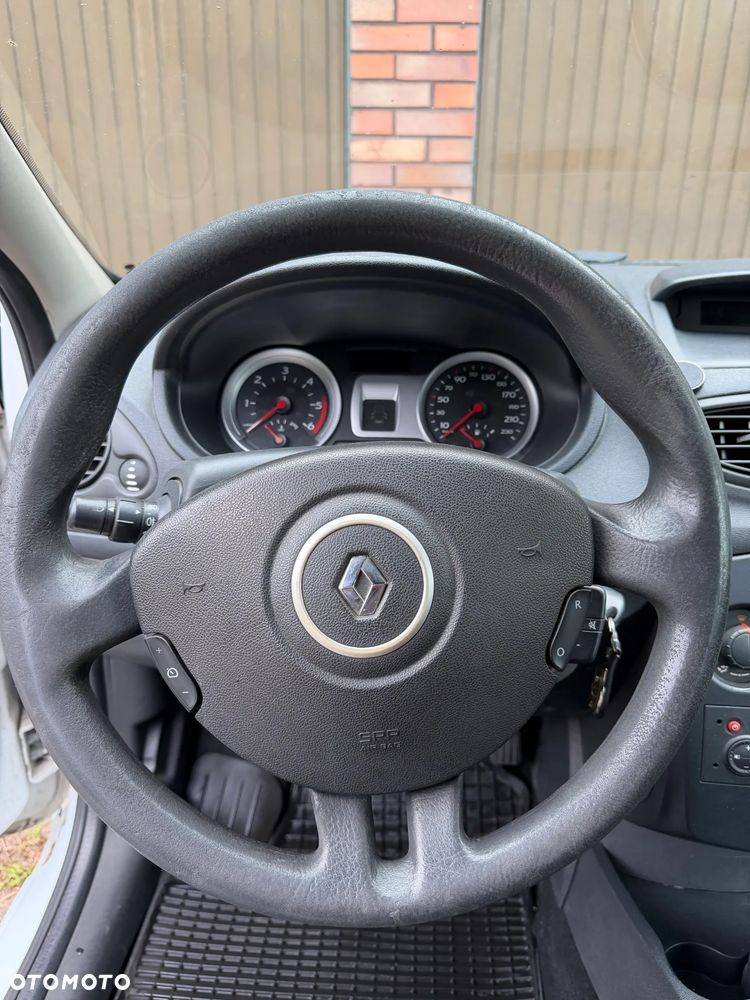 Renault Clio 1.5 dCi Alize - 9