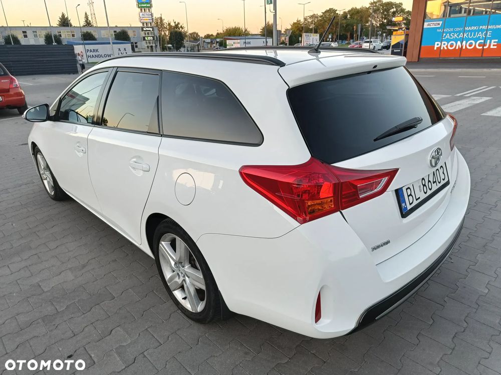 Toyota Auris 1.6 Valvematic Multidrive S Executive - 4