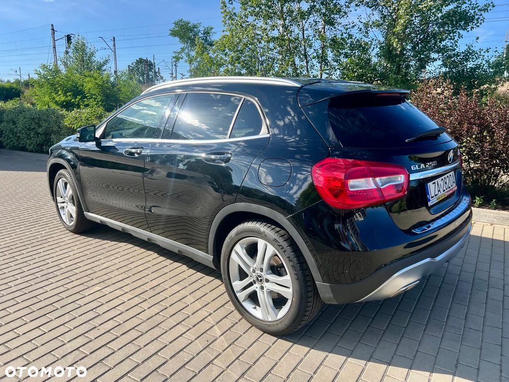 Mercedes-Benz GLA 250 4Matic 7G-DCT - 8