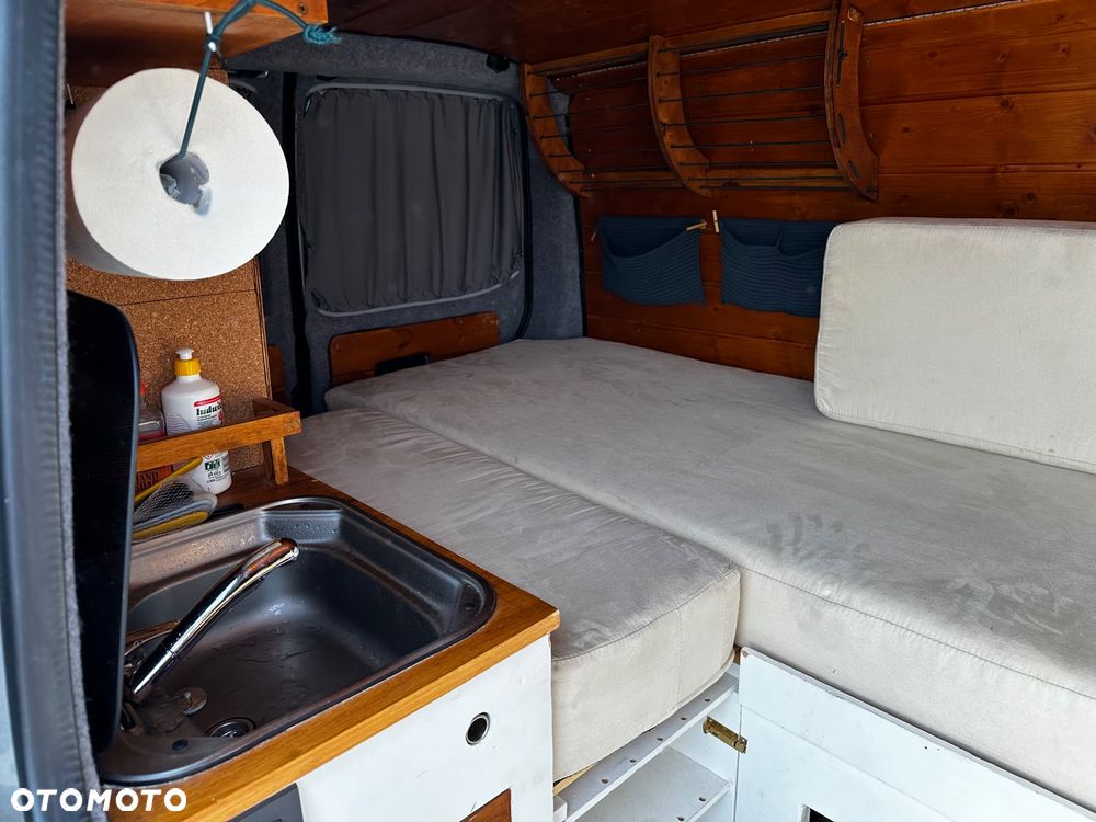 Volkswagen Transporter - 8