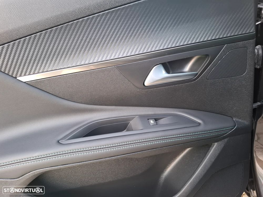 Peugeot 3008 1.2 PureTech Allure EAT8 - 34