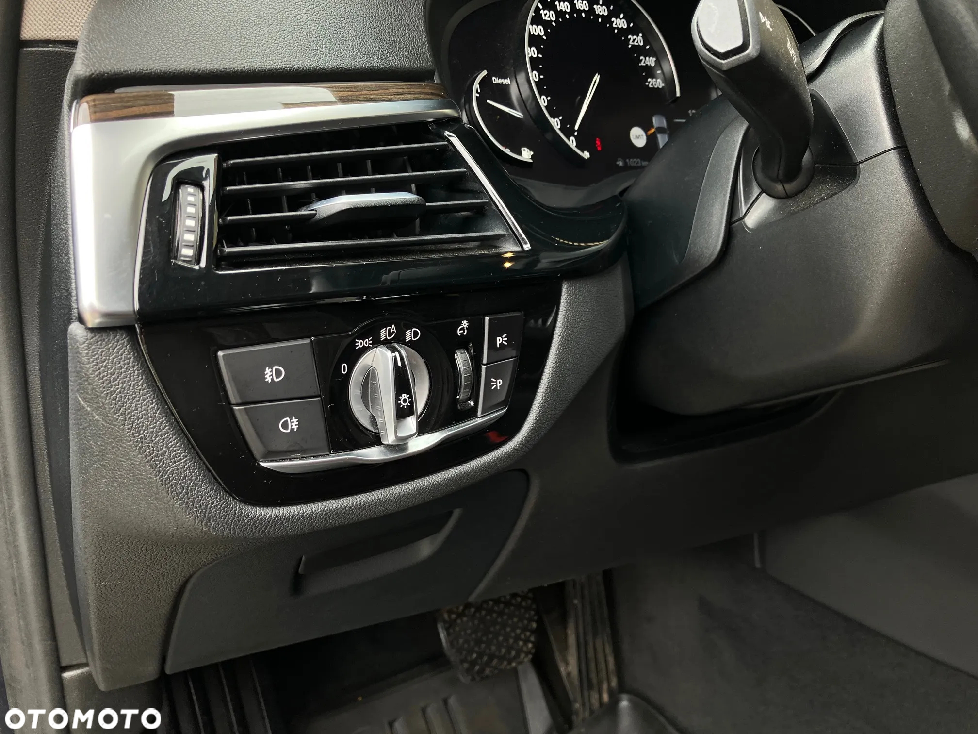 BMW Seria 5 520d xDrive Touring - 37