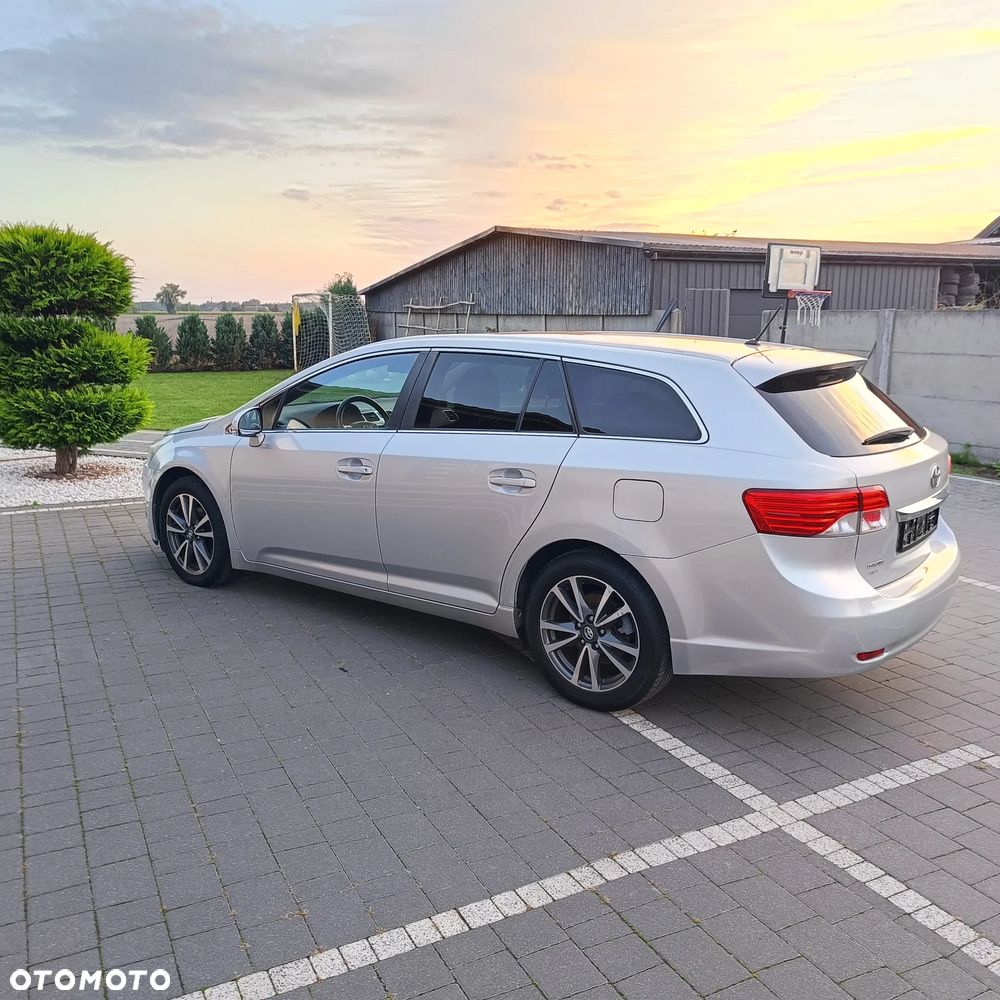 Toyota Avensis 2.0 D-4D - 9