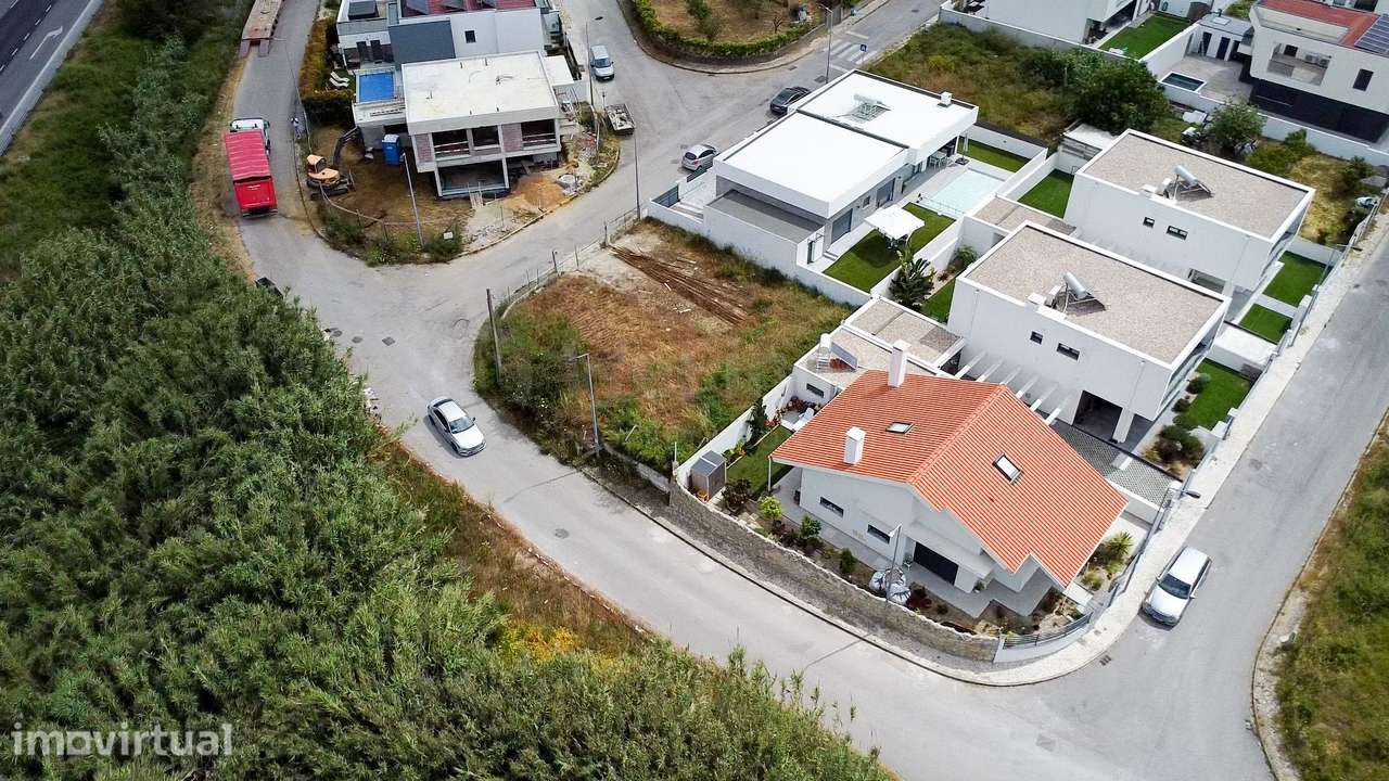 Terreno de Gaveto na Caparica | Oportunidade Exclusiva - Grande imagem: 3/12