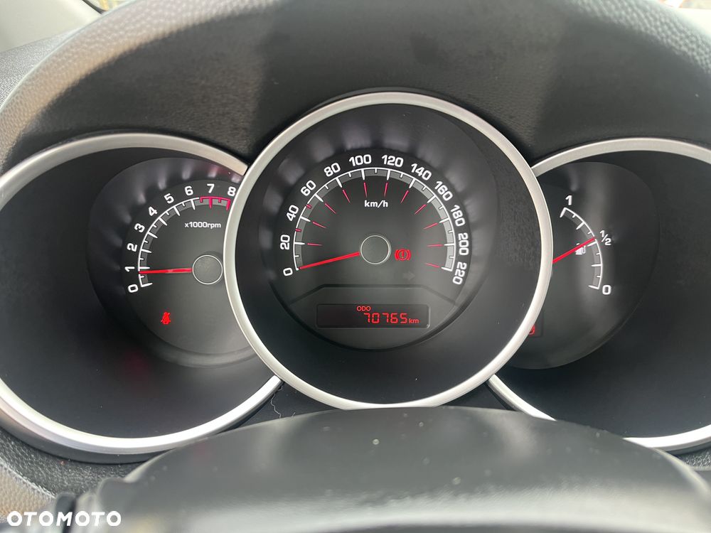 Kia Venga 1.6 CVVT Dream-Team Edition - 16
