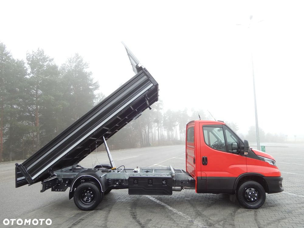 Iveco DAILY 50C18 Wywrotka Kiper Wywrot x 3 Strony 3996 mm Długi 8 E.Palet Renomowanej Firmy RomCar Rozstaw Osi 4100 mm WZMACNIANY HAK 3500 Kg 98 Tys Km Przeb. Stan Auta JAK NOWY POLECAM - 3