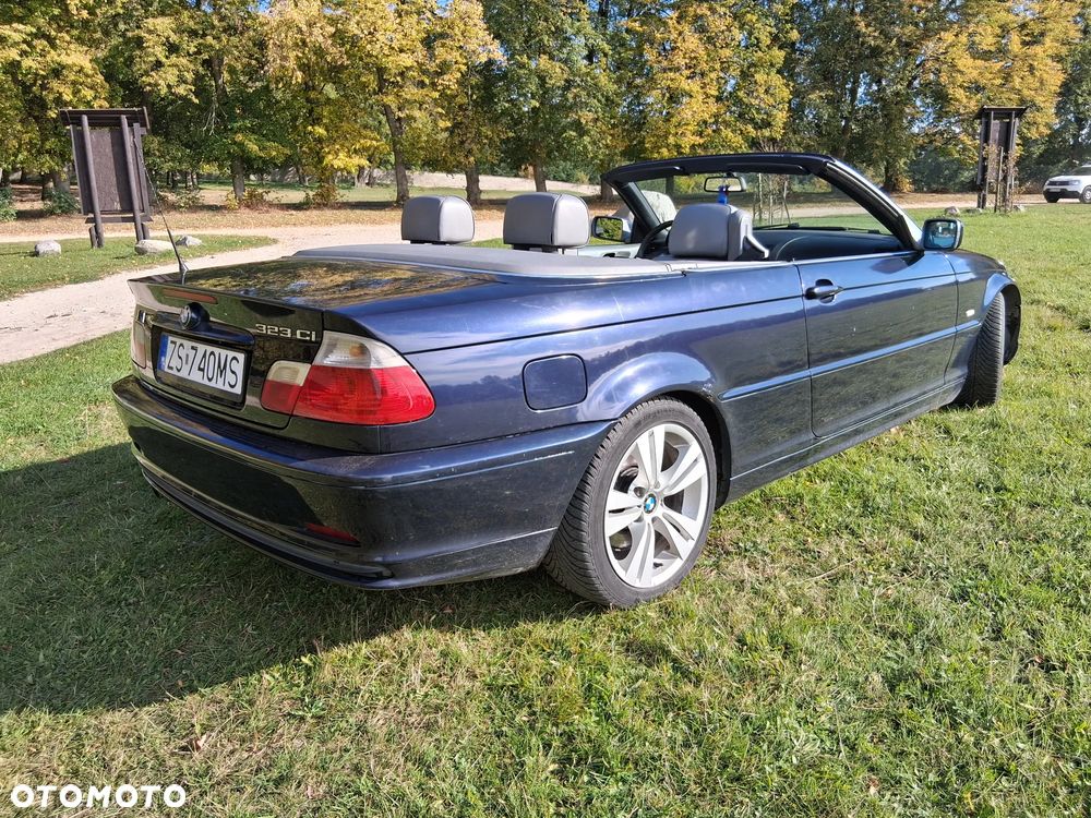 BMW Seria 3 323i - 10