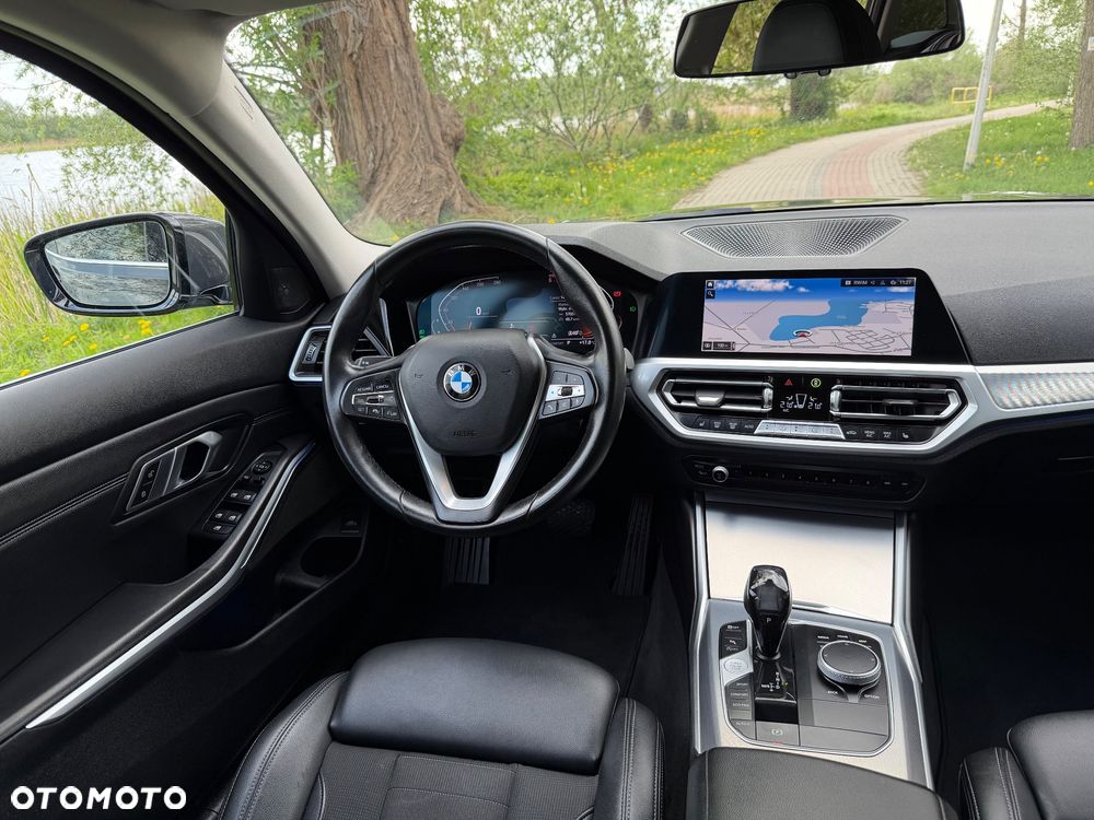 BMW Seria 3 320d Edition Luxury Line Purity - 16