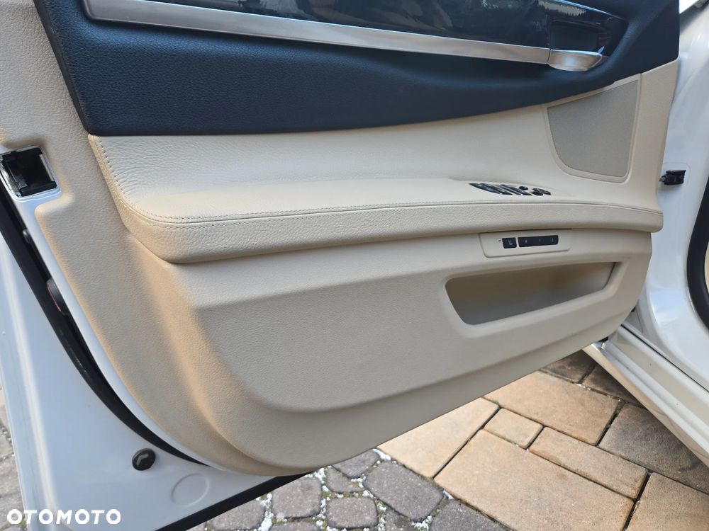BMW Seria 7 740i - 8
