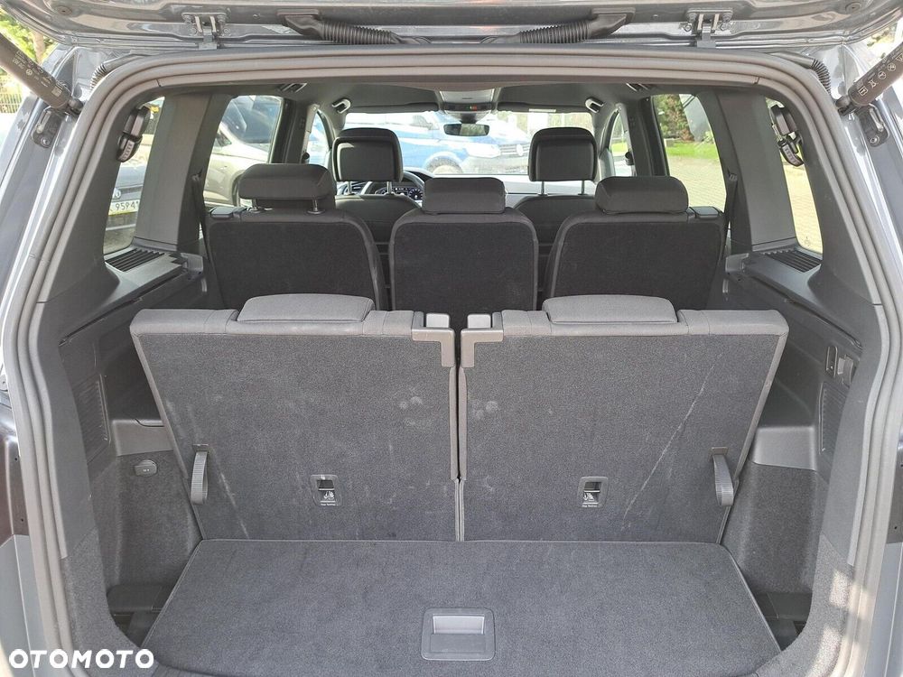 Volkswagen Touran - 19