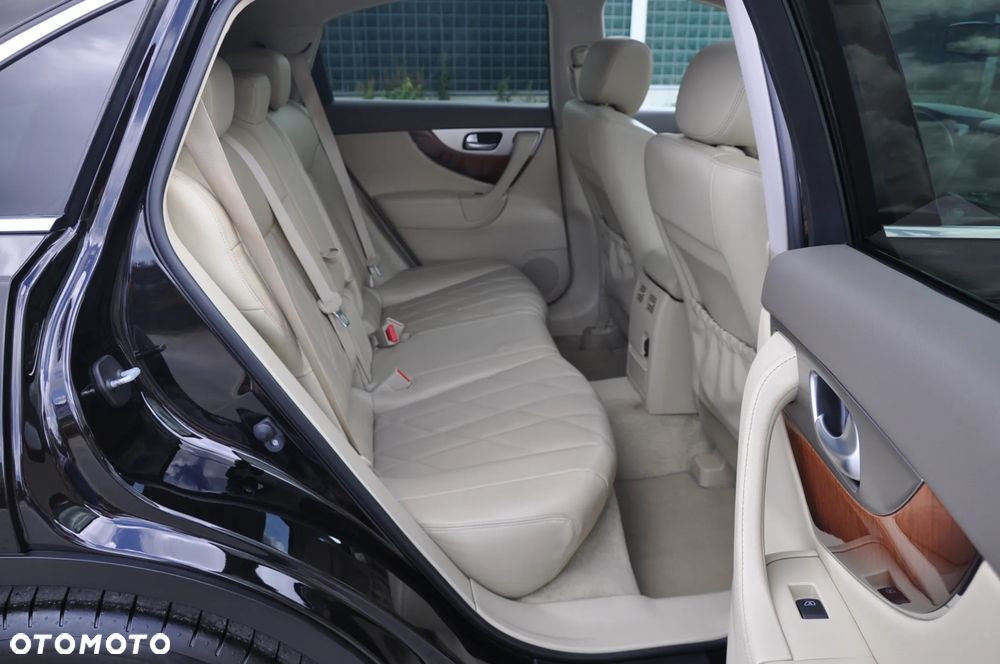 Infiniti QX70 - 33