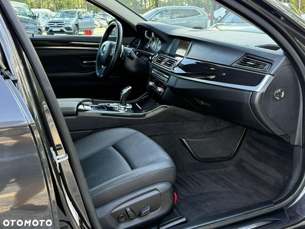 BMW Seria 5 528i Sport-Aut - 17