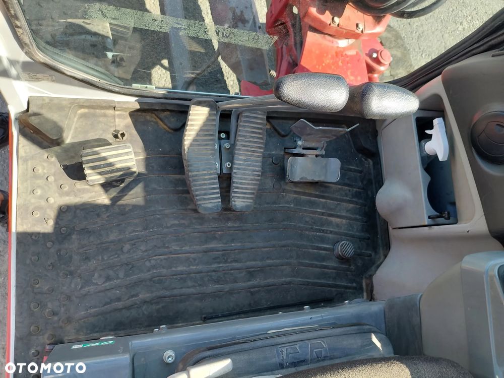 Takeuchi TB240 - 18