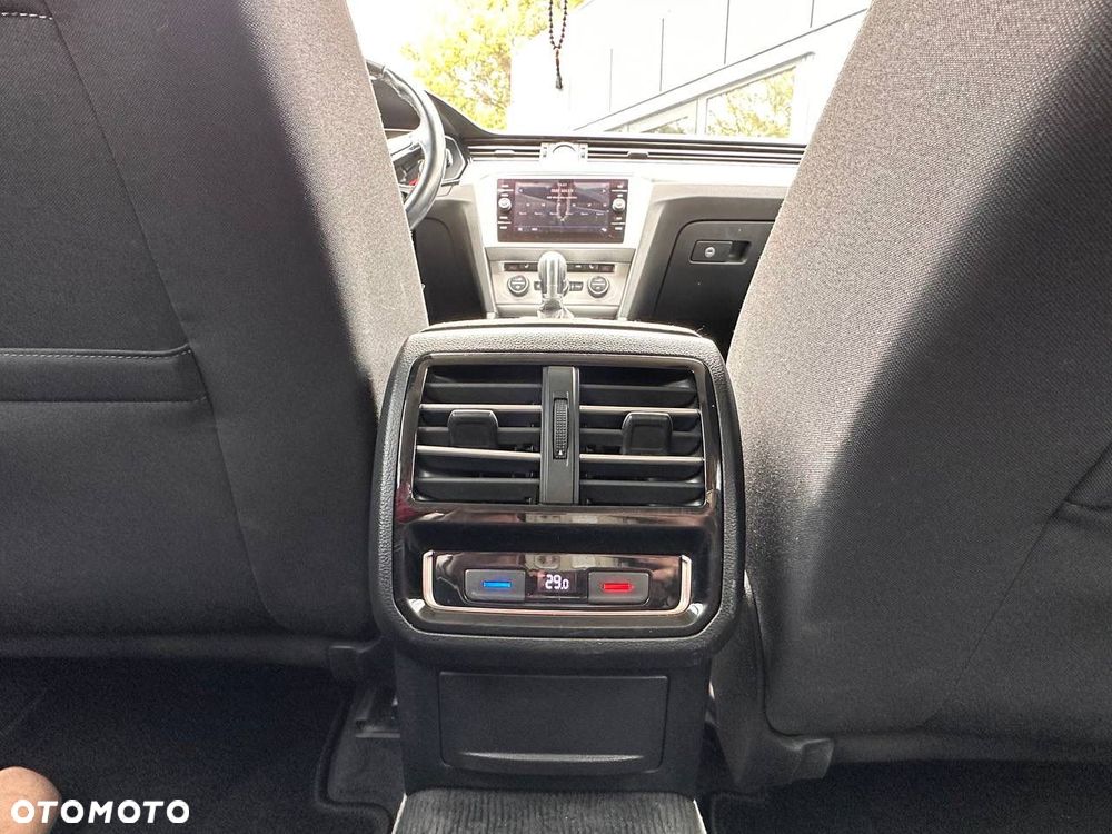 Volkswagen Passat - 20
