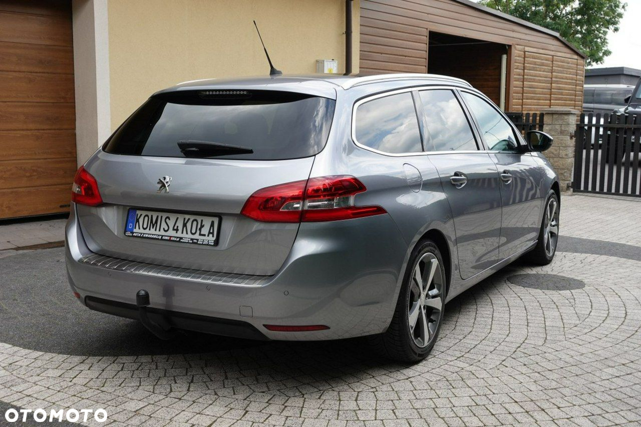 Peugeot 308 - 8